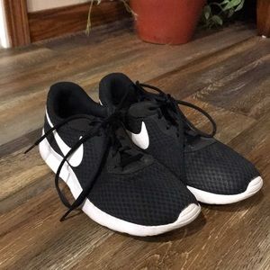 Black Nike Shoes
